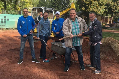 Oliver Buschmann, Christian Müller, Mirco Heinzinger, Jörg Banaszak und Peter Damitz (v.l.) haben der Baustelle auf unserer Anlage einen Besuch abgestattet.